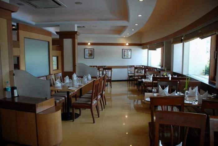 Sahil Sarovar Portico لونافالا المظهر الخارجي الصورة
