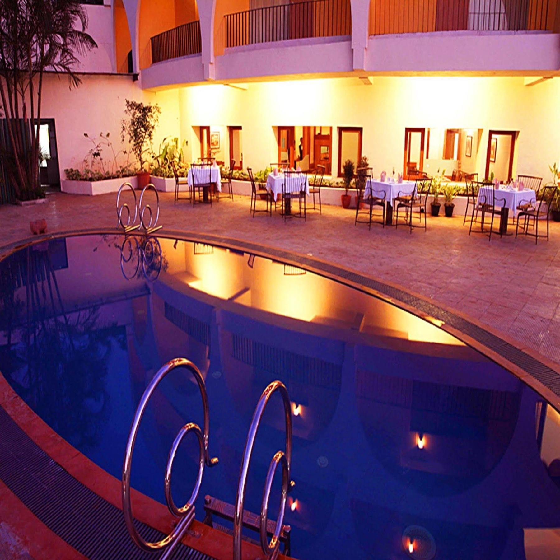Sahil Sarovar Portico لونافالا المظهر الخارجي الصورة